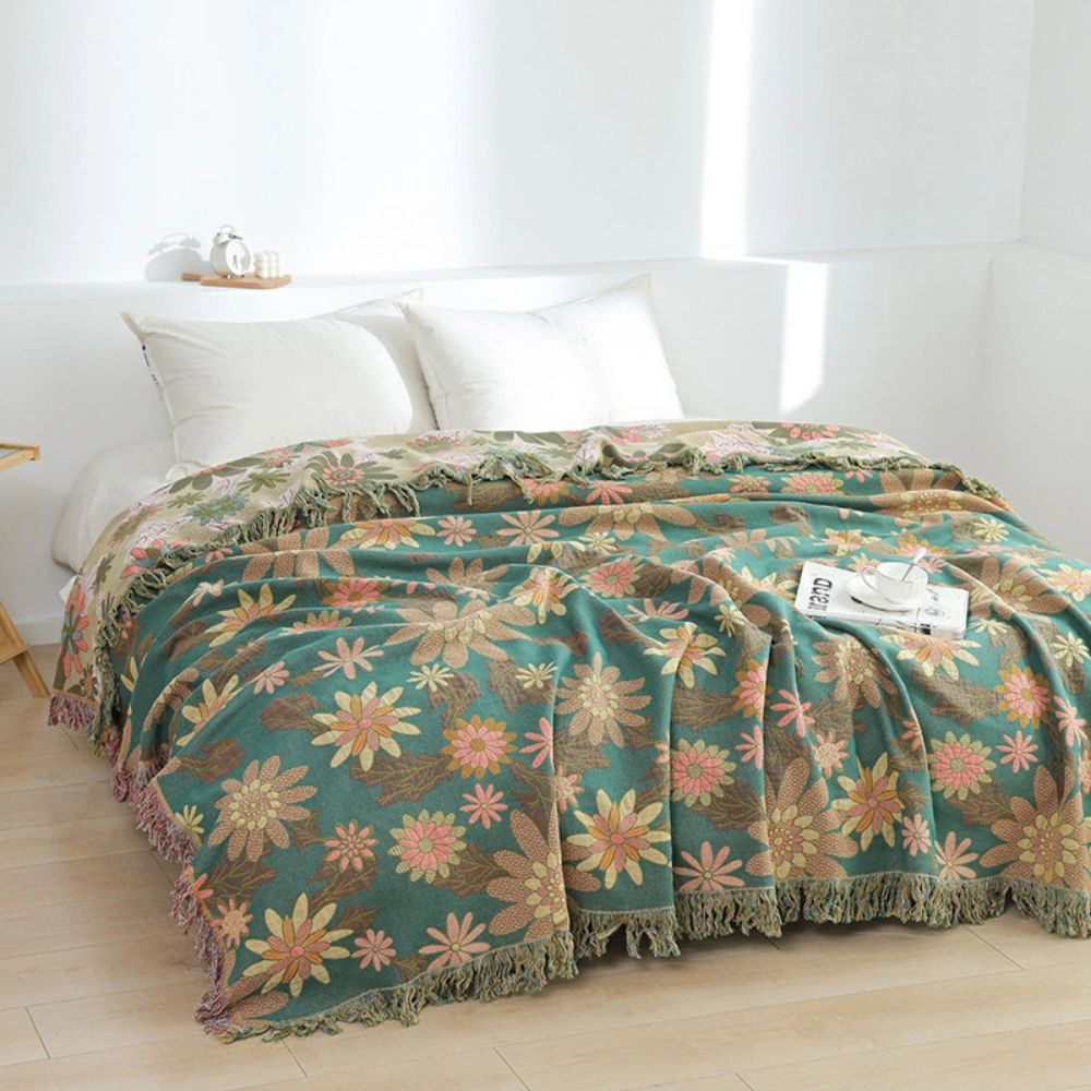 Wendbare Jacquard-Decke Verdant Bloom wird zu:
Jacquard-Decke Wendbar