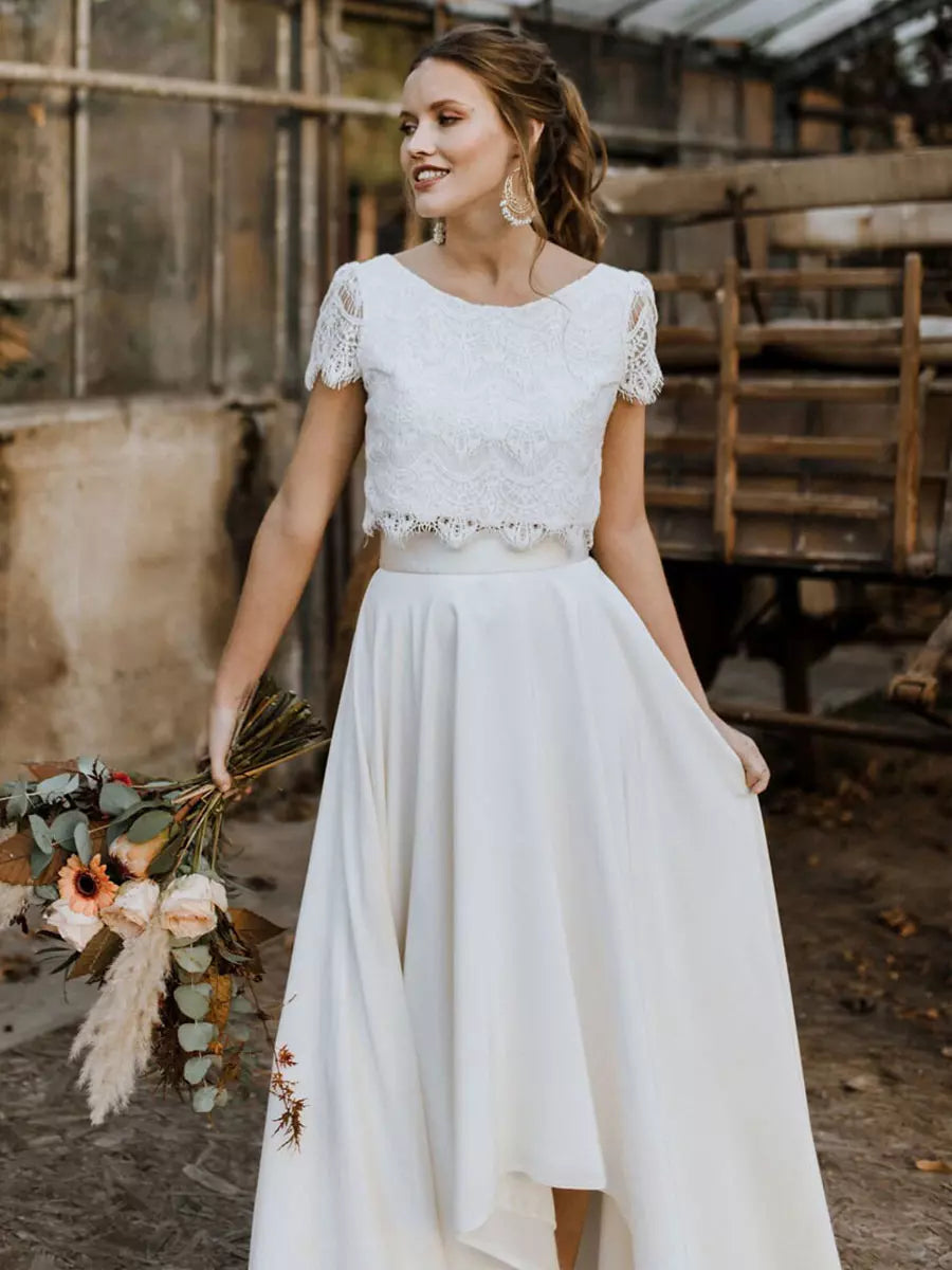 Brautkleid Spitzenoberteil Fließender Rock Weiße Romantik