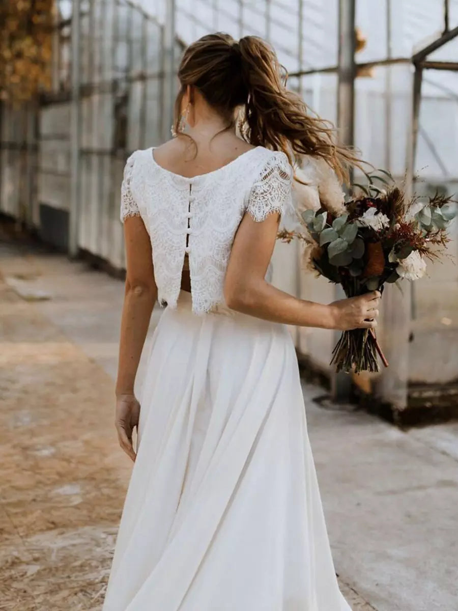 Brautkleid Spitzenoberteil Fließender Rock Weiße Romantik