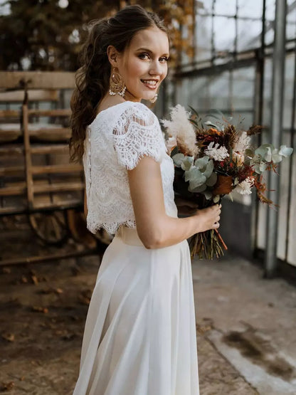 Brautkleid Spitzenoberteil Fließender Rock Weiße Romantik