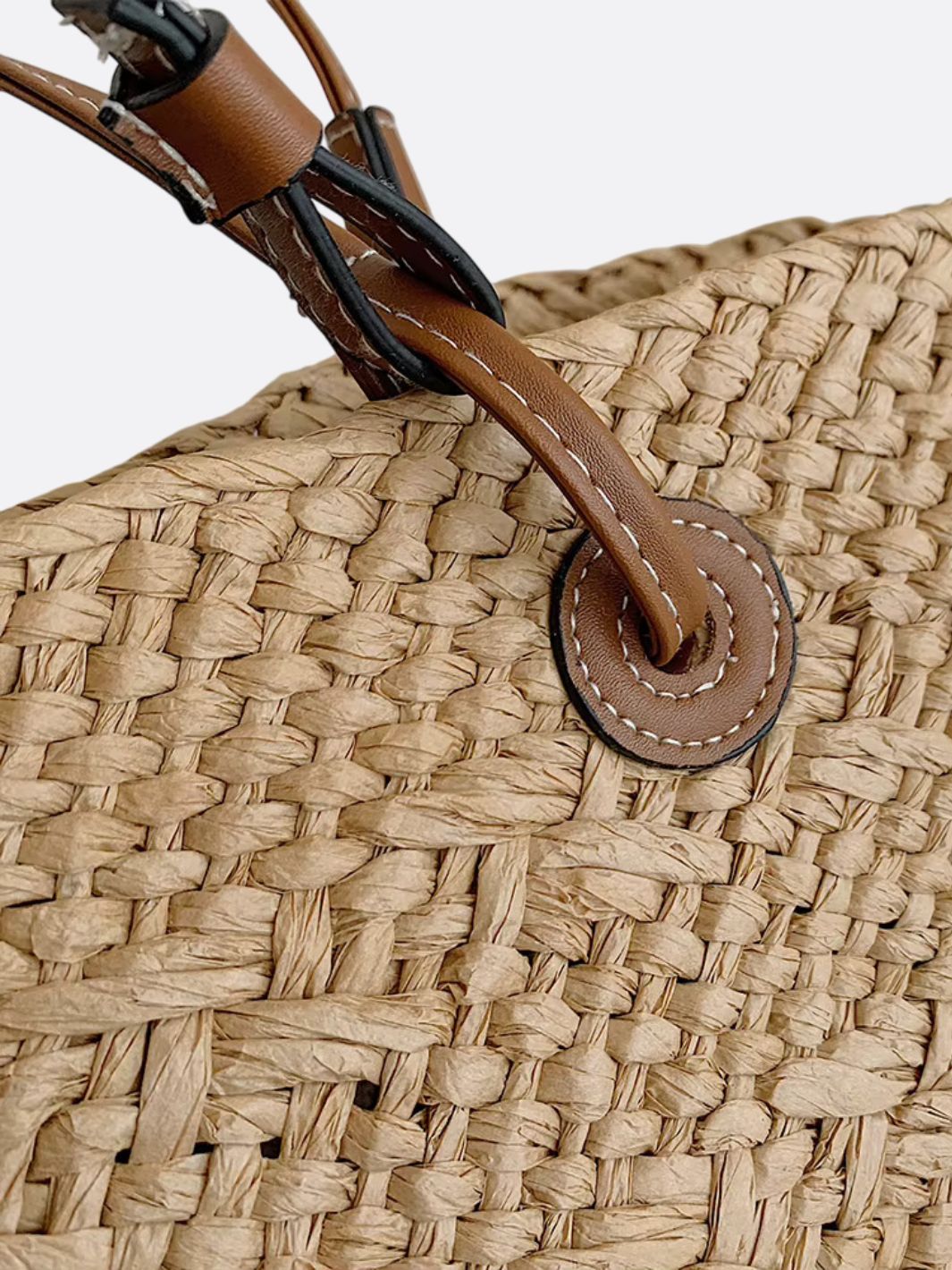 Amara Damen Strohtasche Trapezform Kunstleder Schulterriemen Beige