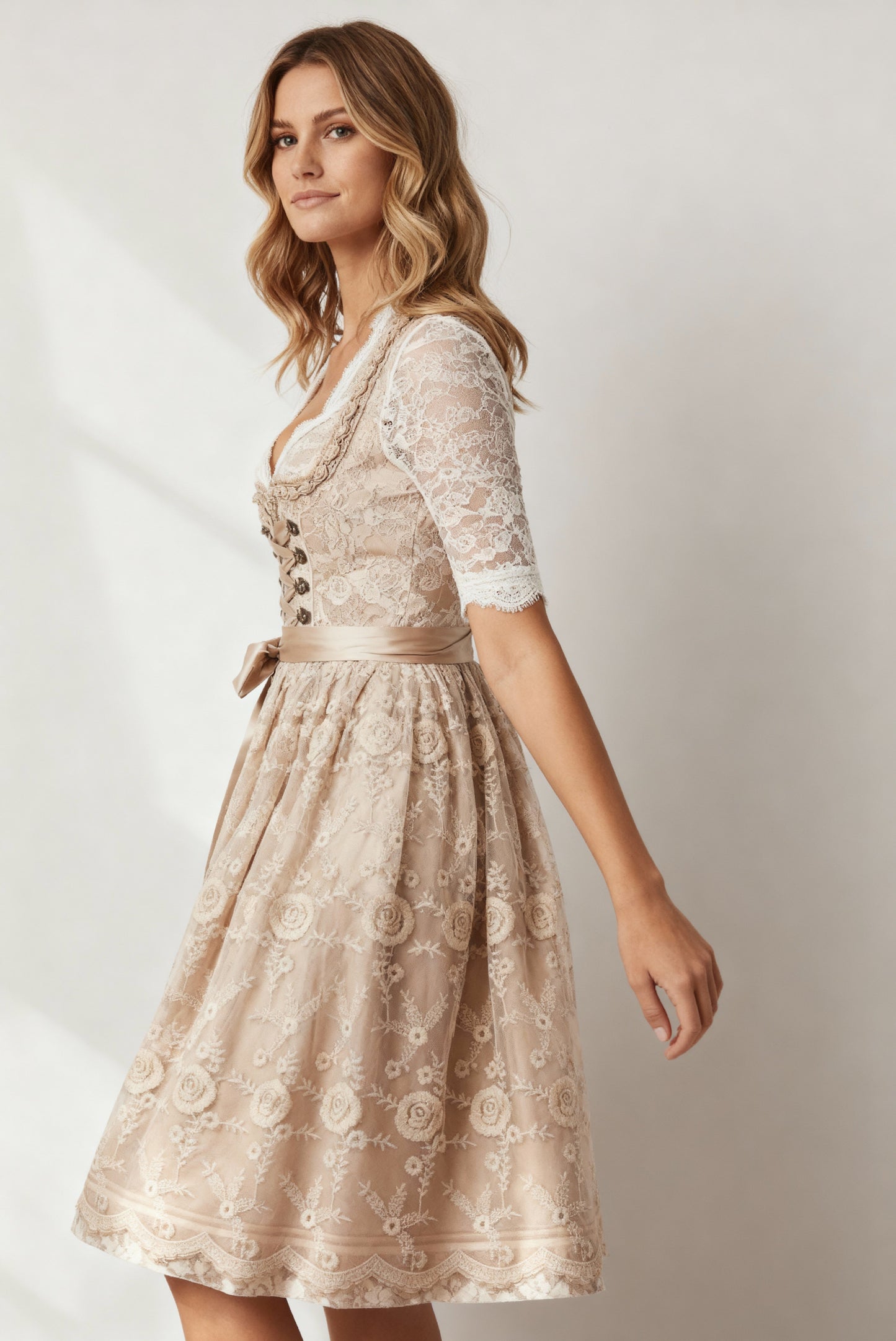 Traditionelles Deutsches Damen Dirndlkleid mit Schnürmieder und
