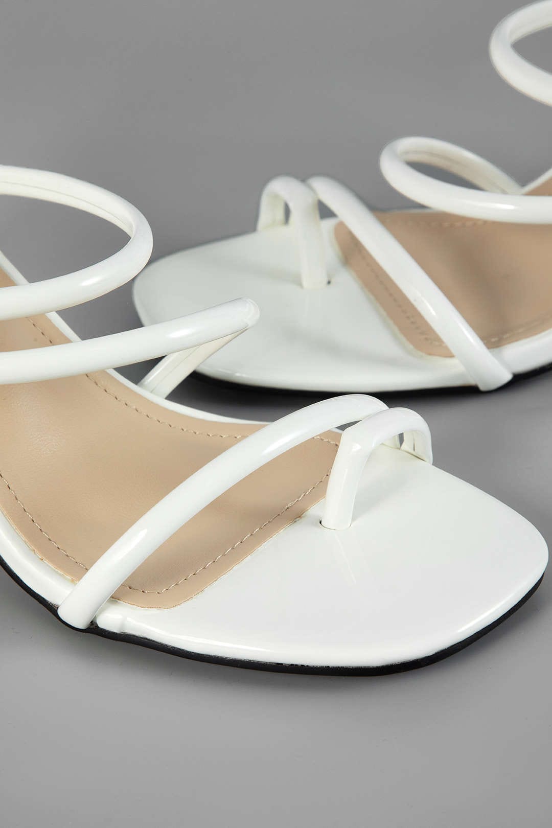 Damen Sandaletten Filigrane Riemen Elegantes Design