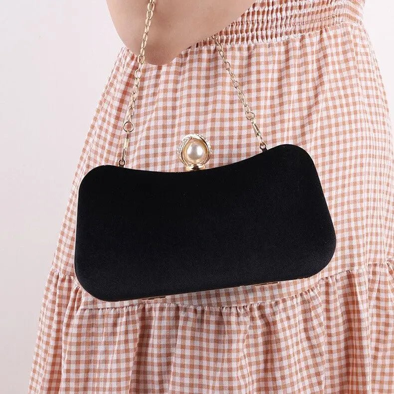 Damen Samt-Clutch Perlenverschluss Gold-Details