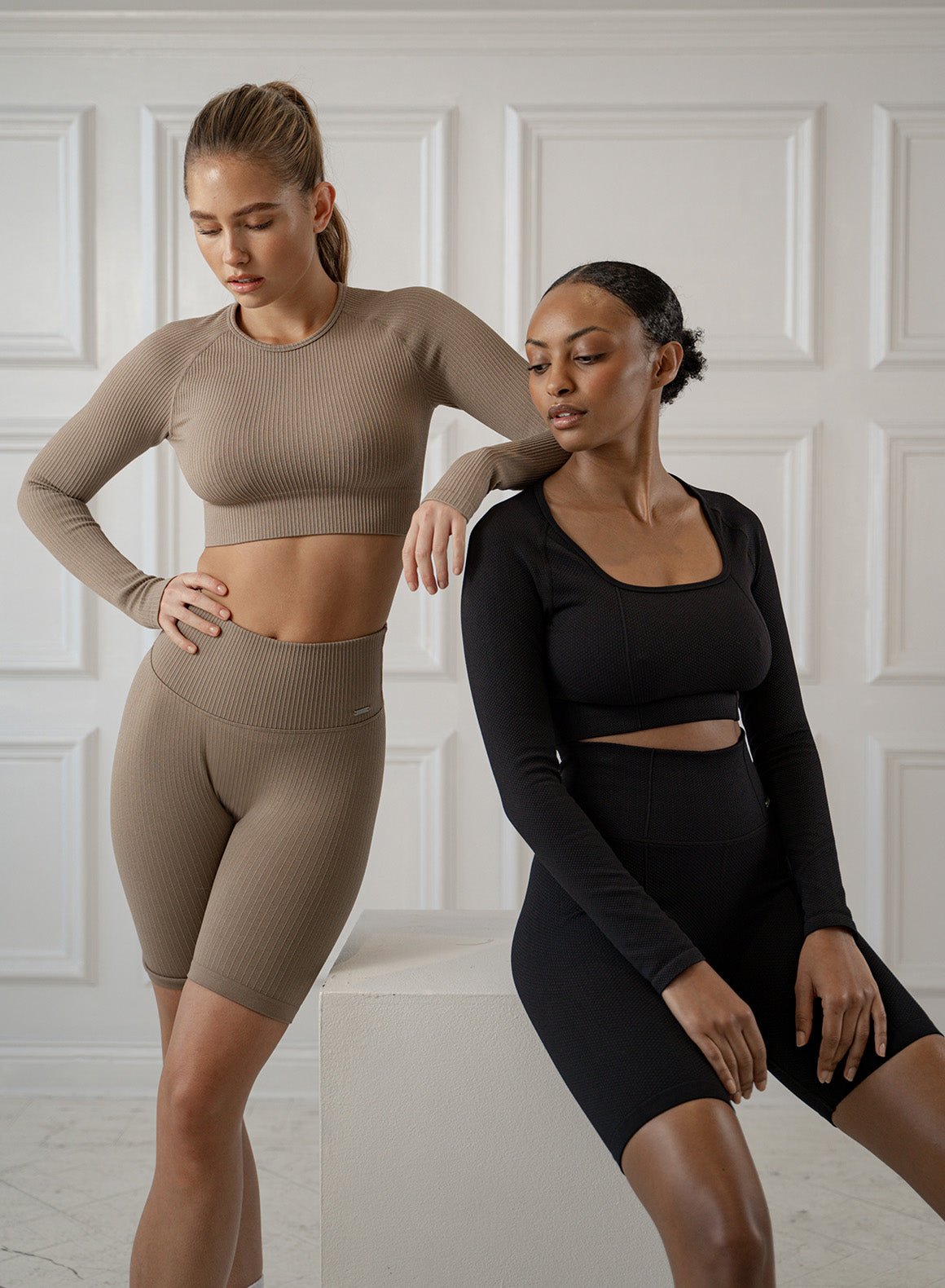 Damen Nahtloses Longsleeve Crop Espresso