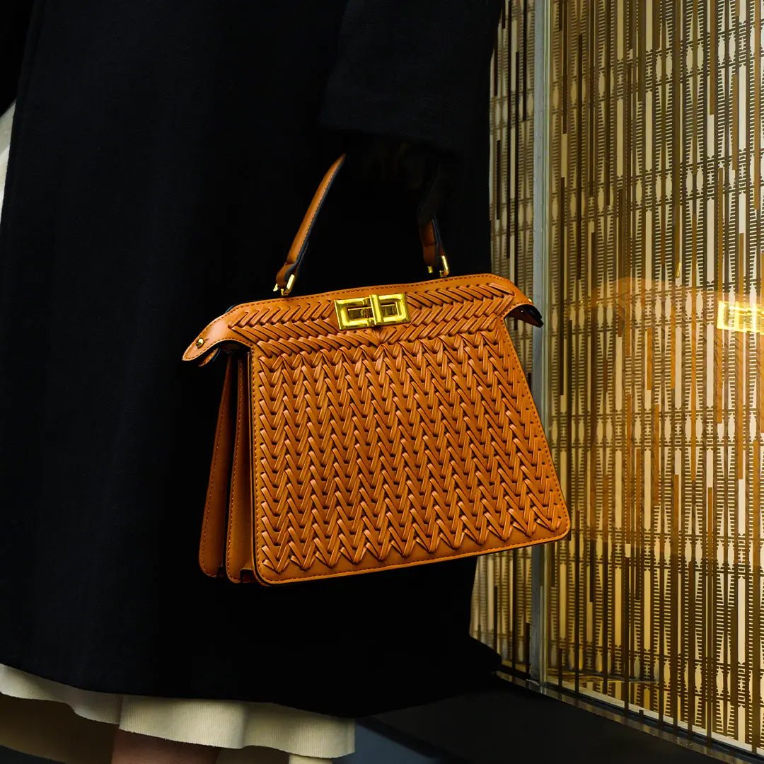 Elegante Damen Handtasche Geflochten Leder Goldene Details