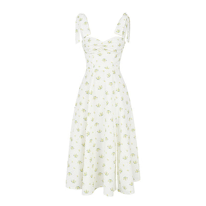 Französisches Damenkleid mit Trägern