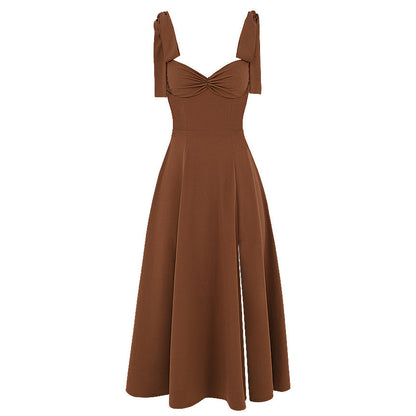 Französisches Damenkleid mit Trägern