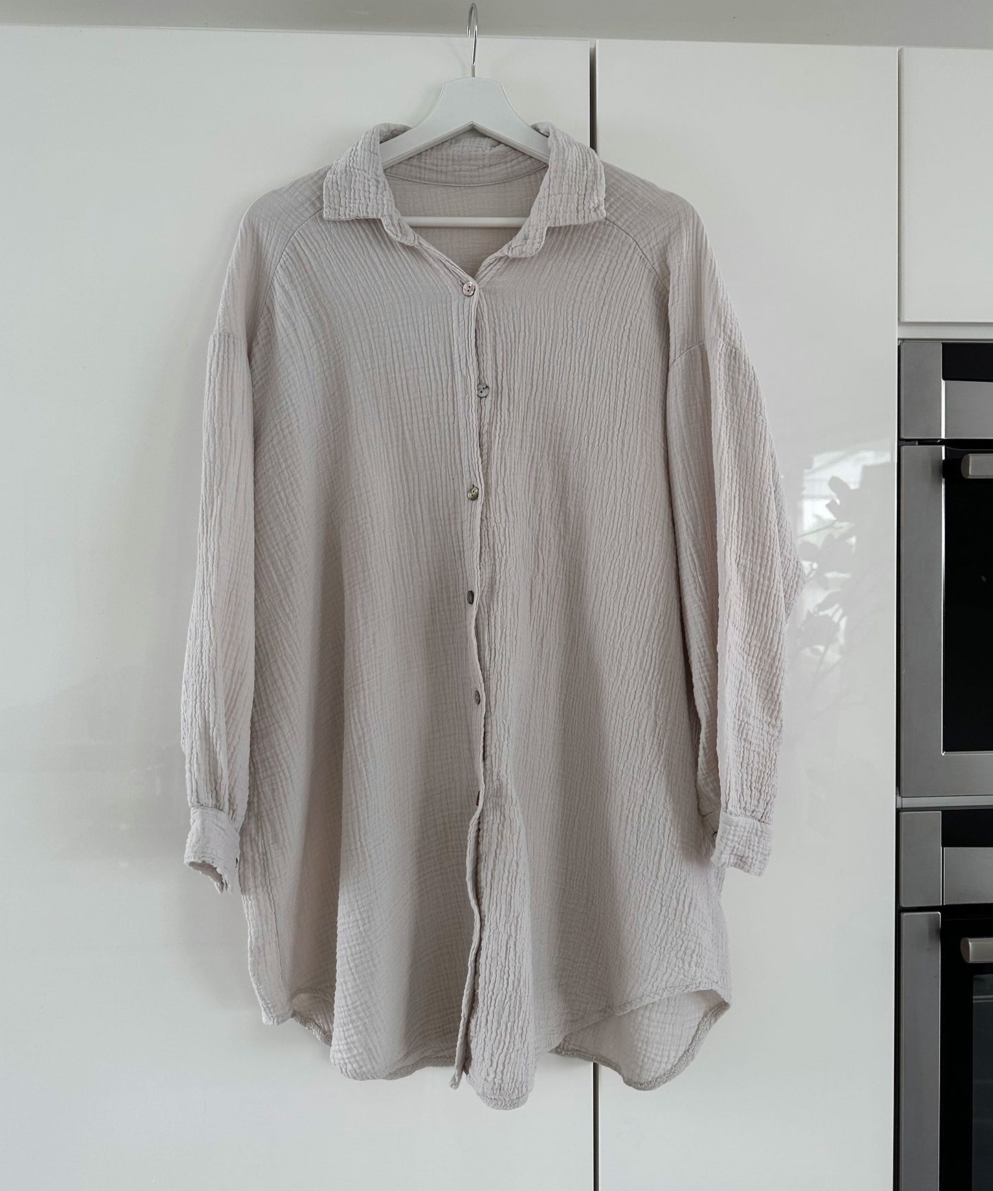 Damen Oversize Bluse aus Musselin mit Glitzerdetail Beige