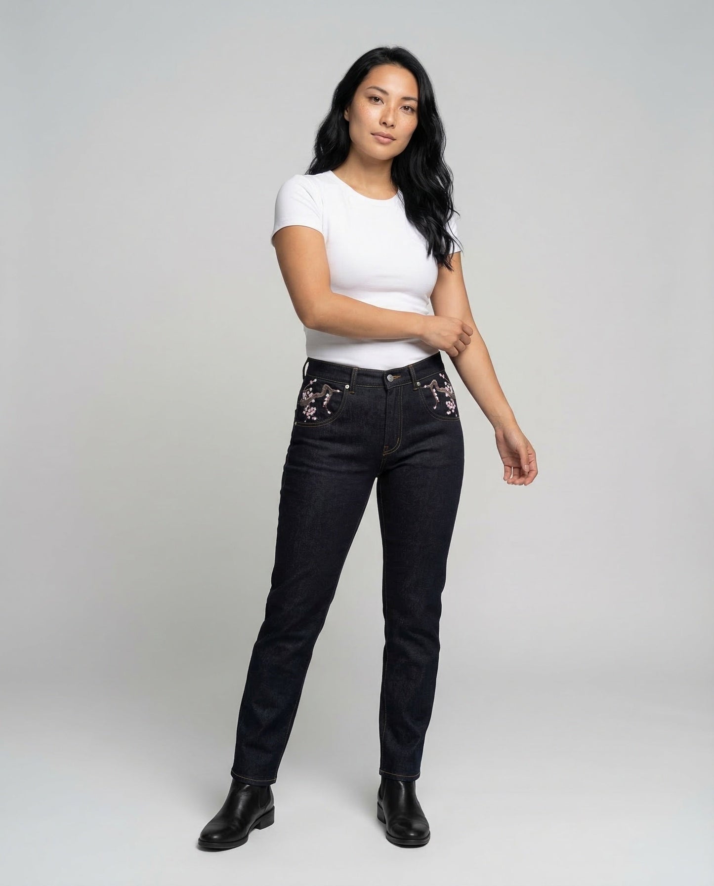 Damen High Waist Jeans mit Perlenstickerei