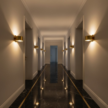 Moderne Wandleuchte aus Metall mit energiesparender LED-Technik Weiss