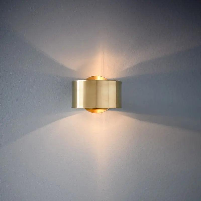 Moderne Wandleuchte aus Metall mit energiesparender LED-Technik Weiss