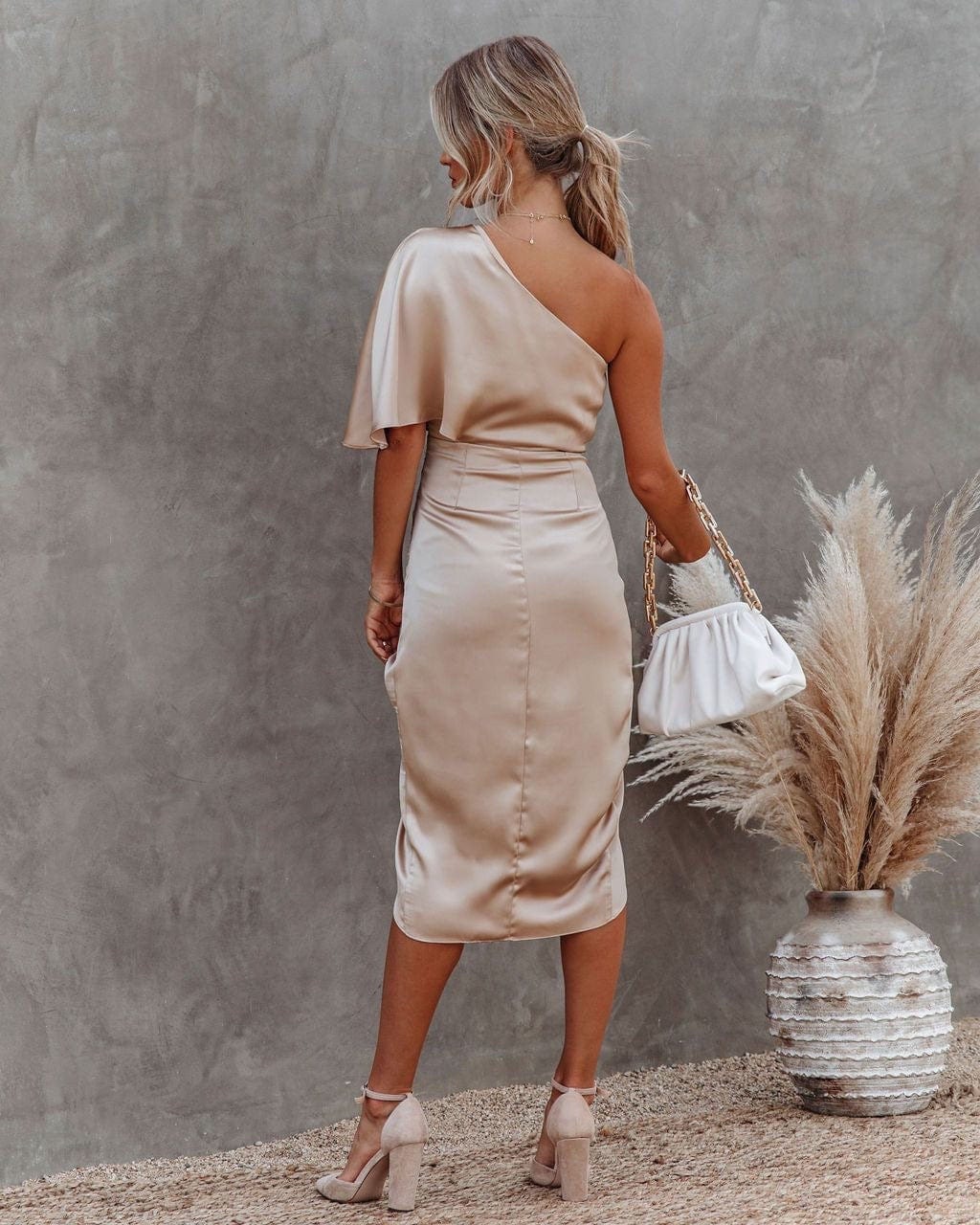 Wilhelmina Damen Elegantes Satinkleid One Shoulder Drapierung