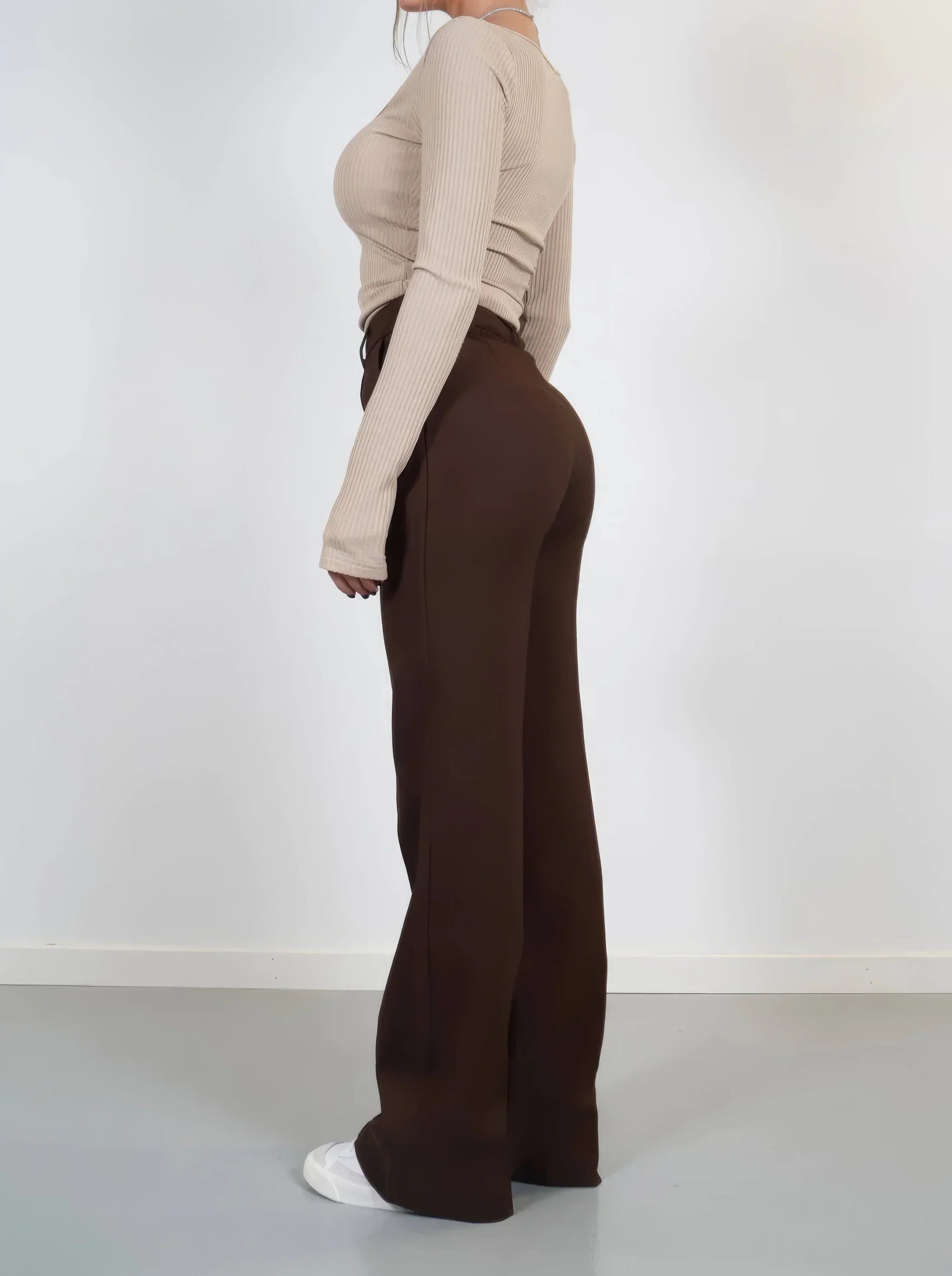 Braune High Waist Hose – zeitlose Damenhose