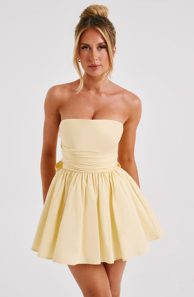 Damen Kleid Kurz Schnittform mit geraden Linien