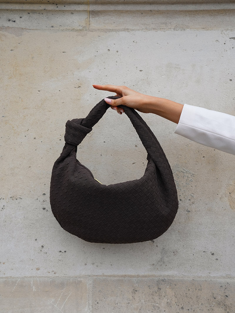 Geflochtene Hobo-Tasche mit Knotendetail