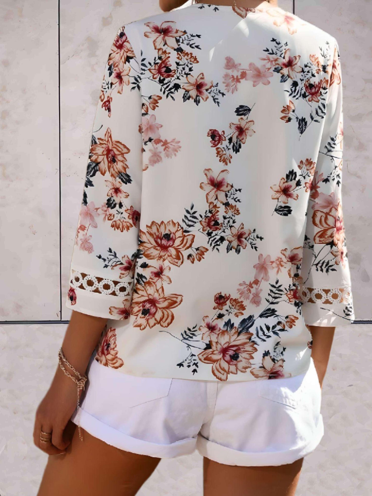 Damen Sommerbluse V-Ausschnitt Spitzen-Details Blume