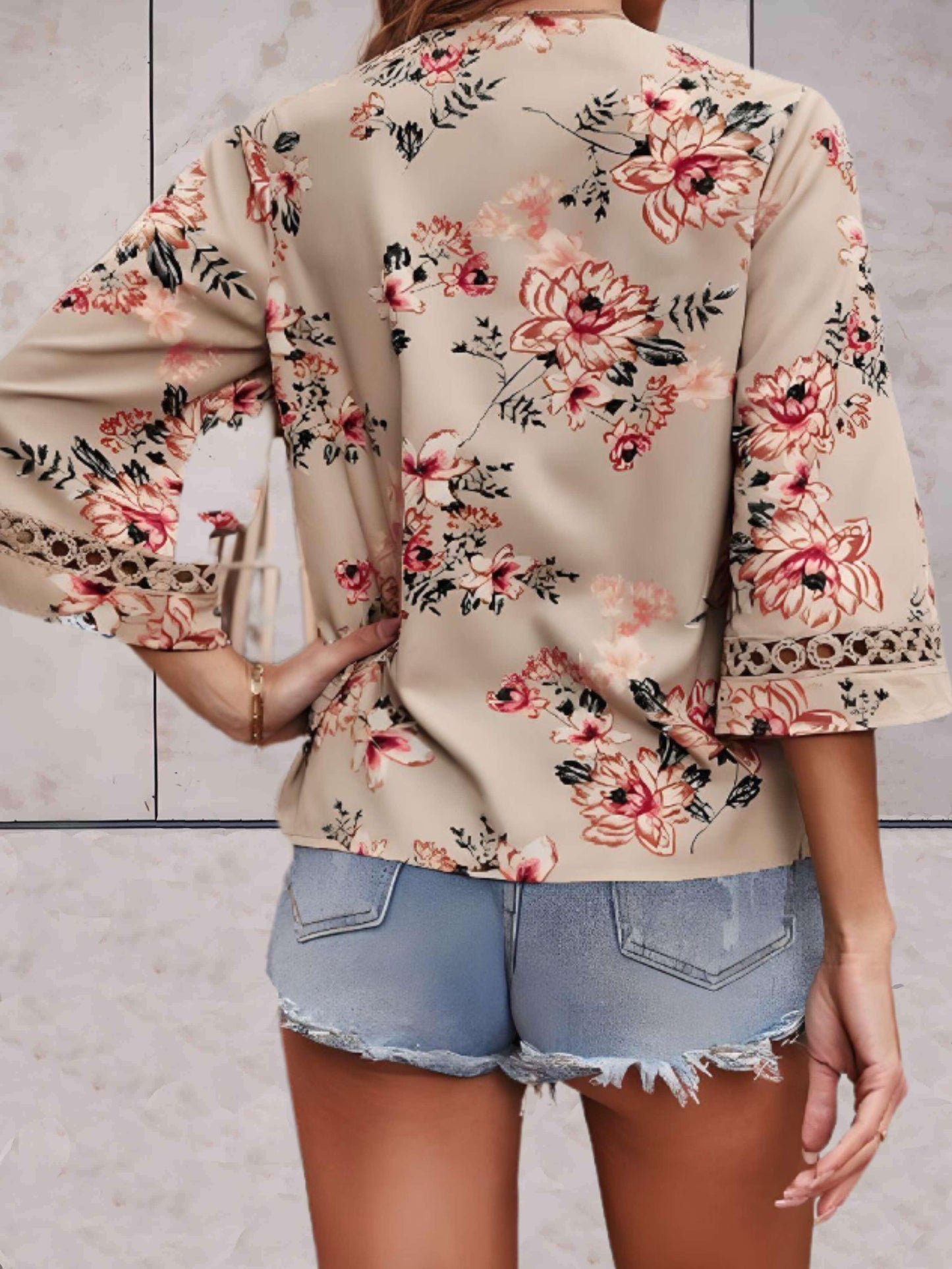 Damen Sommerbluse V-Ausschnitt Spitzen-Details Blume