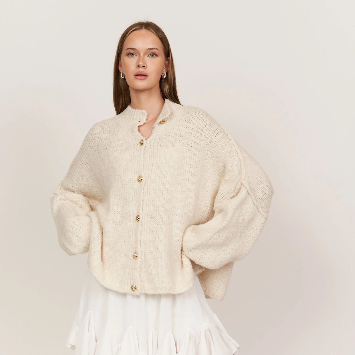 Bella Damen Übergroßer Strickcardigan mit Goldknöpfen - Norvielle