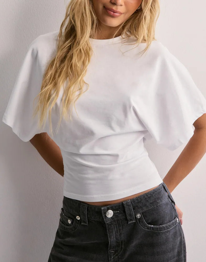 Amaya T-Shirt in Weiß mit weiten Ärmeln
