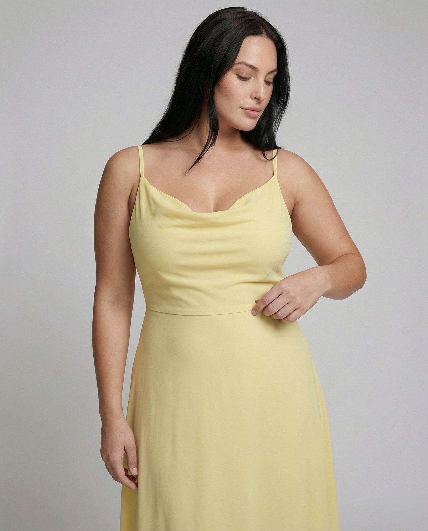 Damen Langkleid Drapiert Mit Einem Eingebauten BH